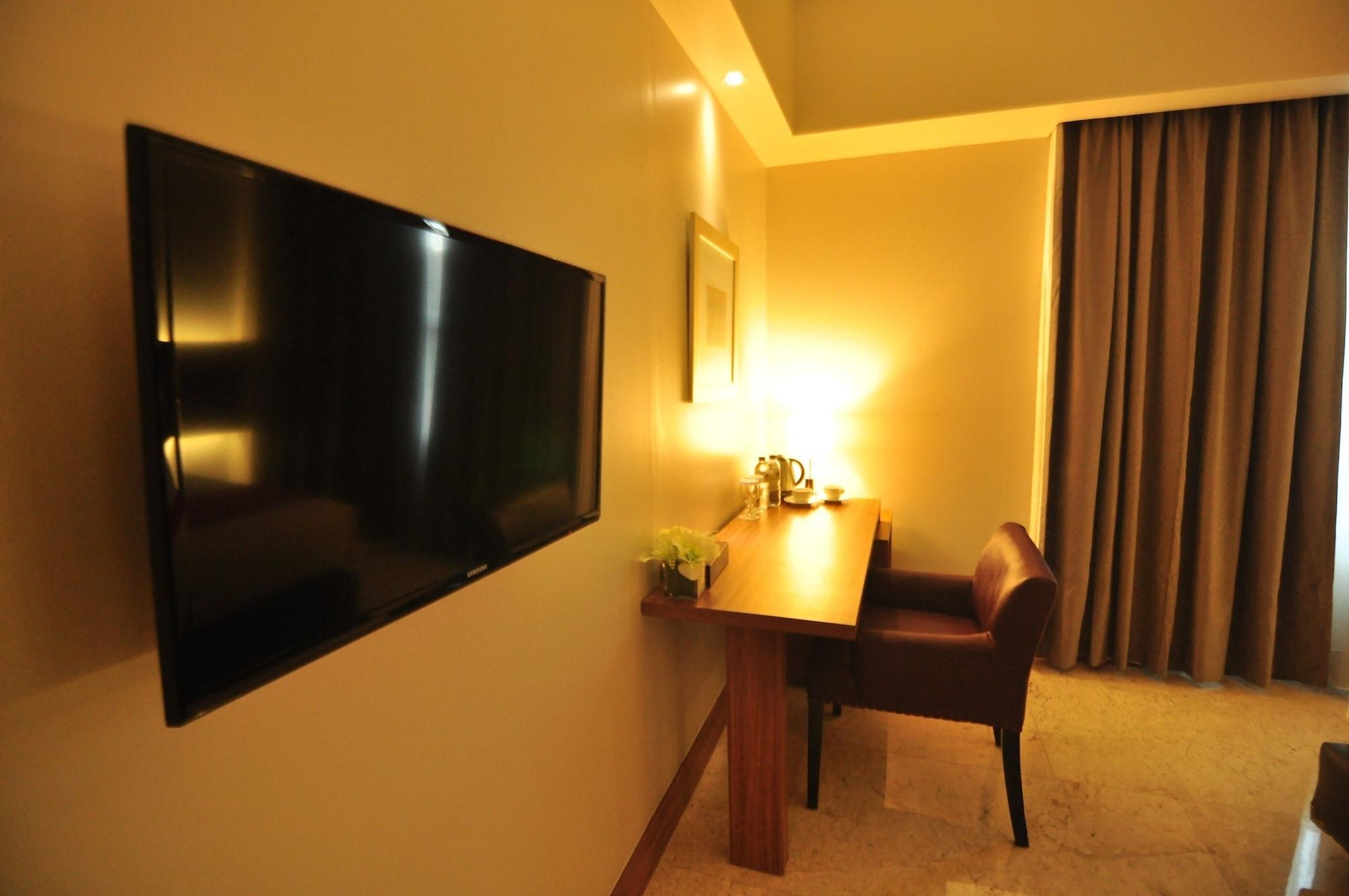 Demelia Hotel Makassar Esterno foto