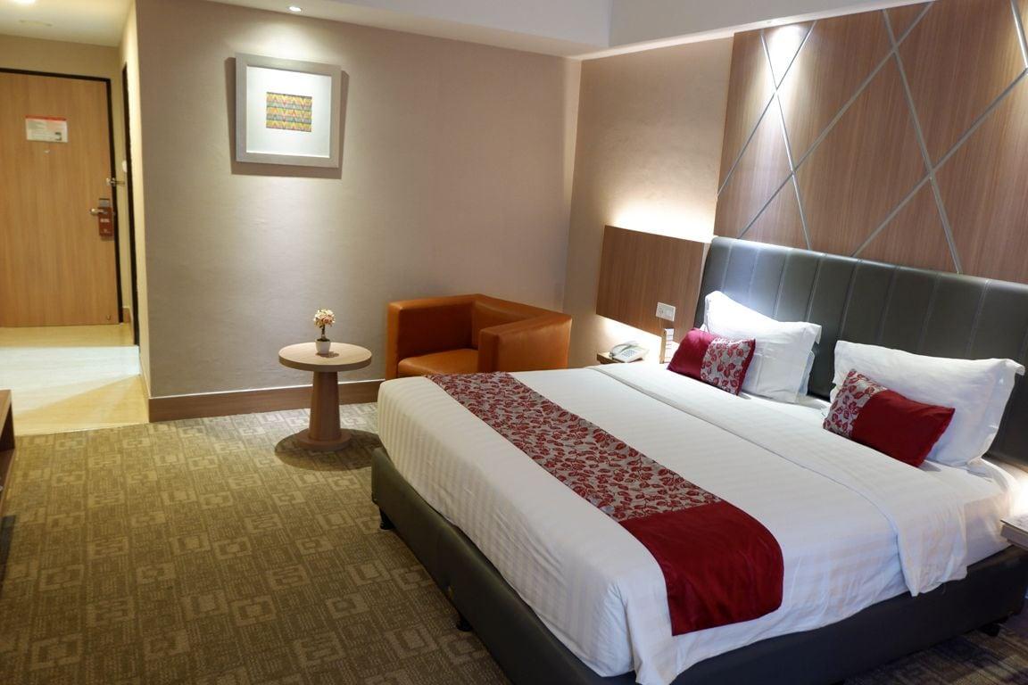 Demelia Hotel Makassar Esterno foto