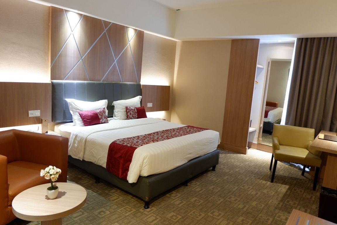 Demelia Hotel Makassar Esterno foto