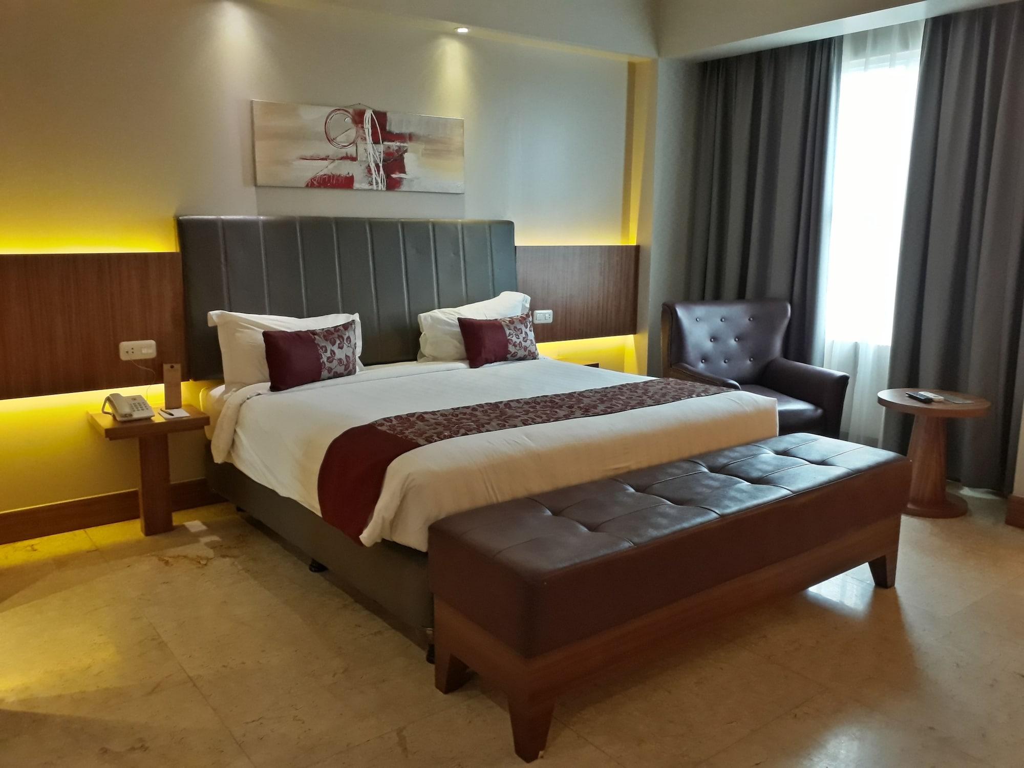 Demelia Hotel Makassar Esterno foto