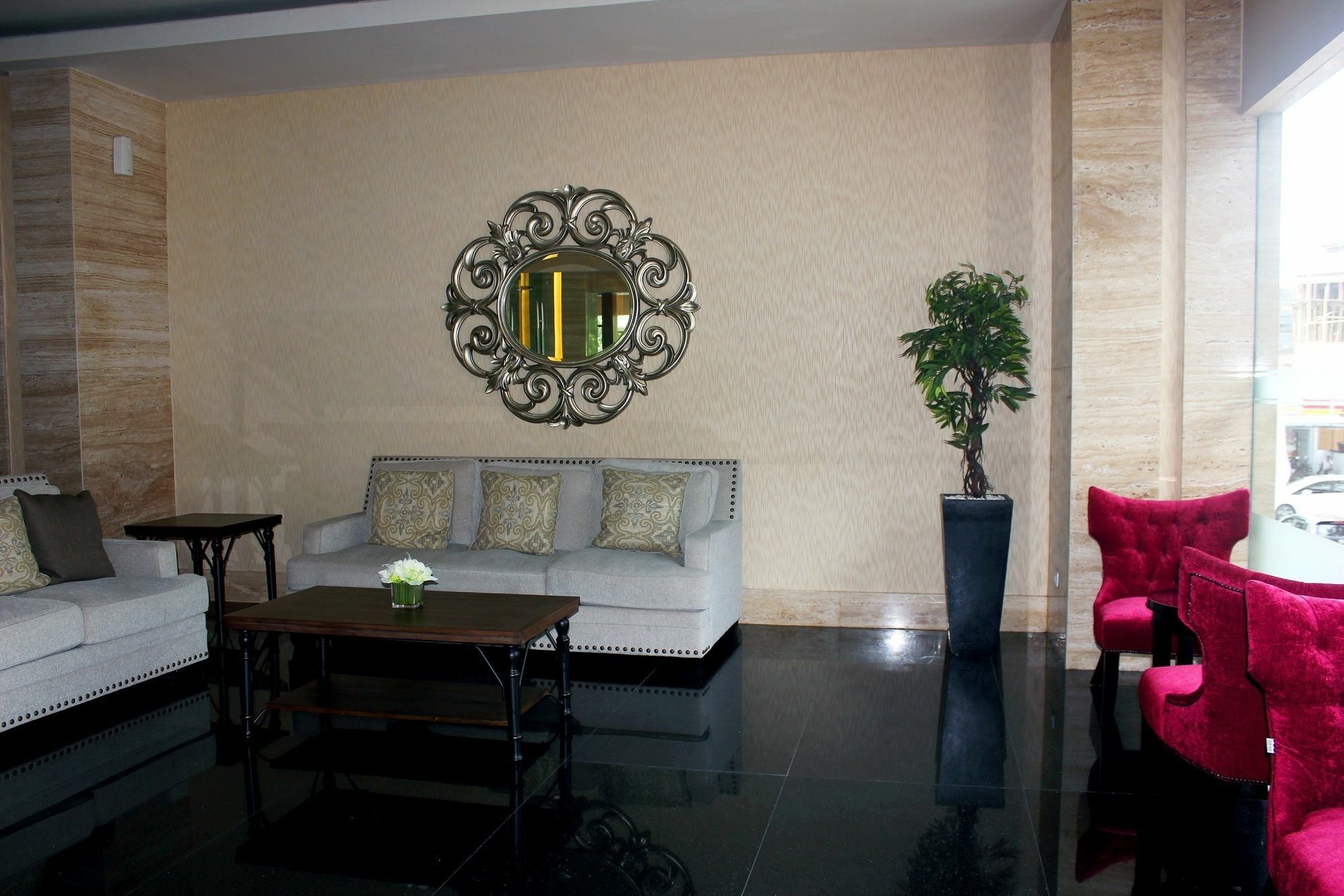 Demelia Hotel Makassar Esterno foto