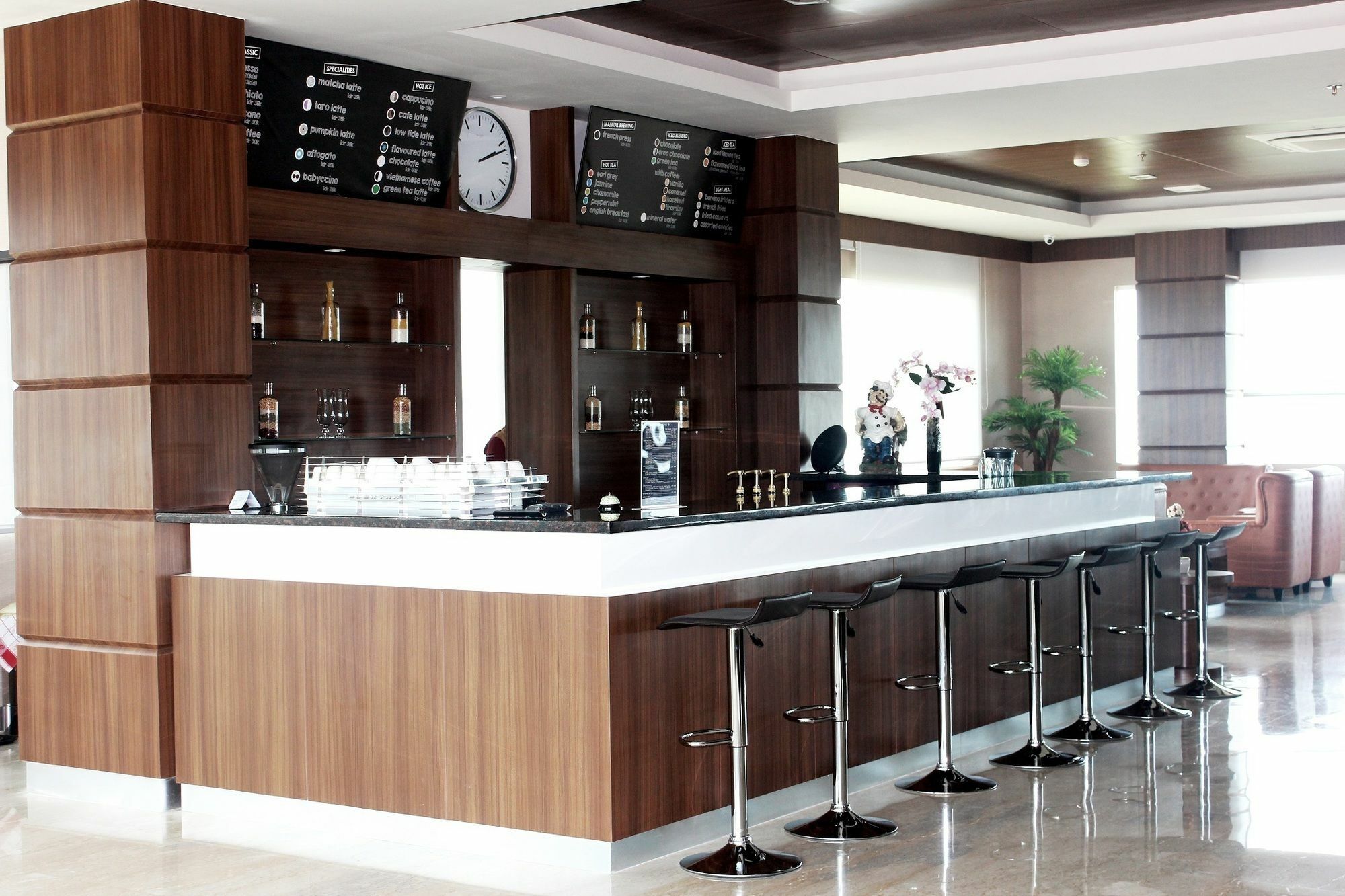 Demelia Hotel Makassar Esterno foto