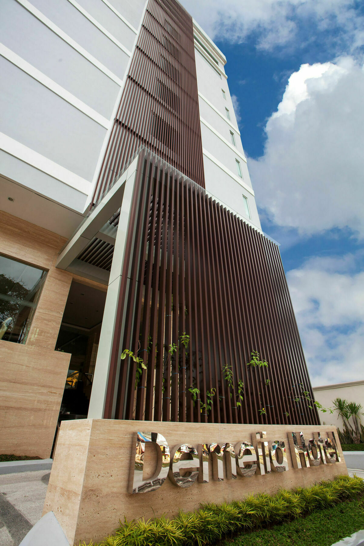 Demelia Hotel Makassar Esterno foto